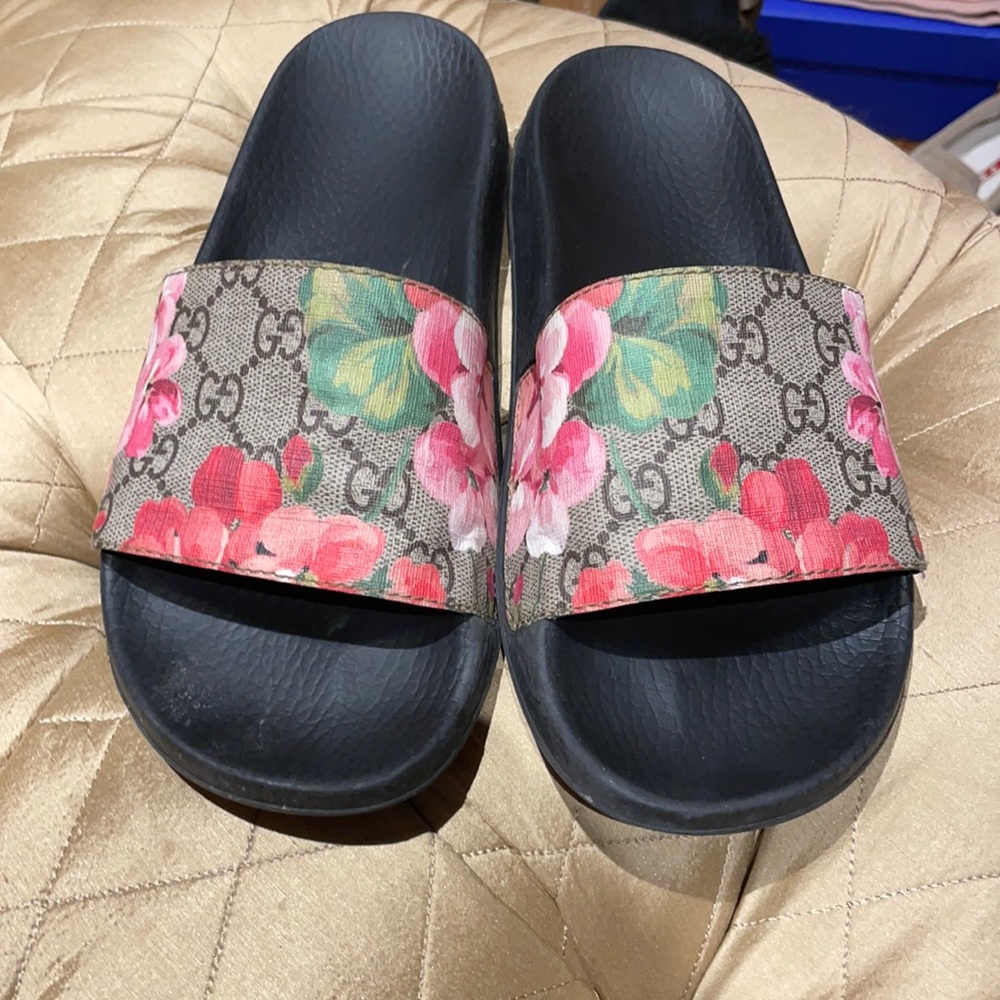 Gucci Bloom slides. Size 37. Authentic.